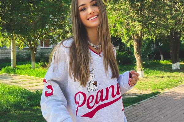 Câţi bani face Iuliana Beregoi din YouTube la doar 16 ani. Sumele sunt impresionante