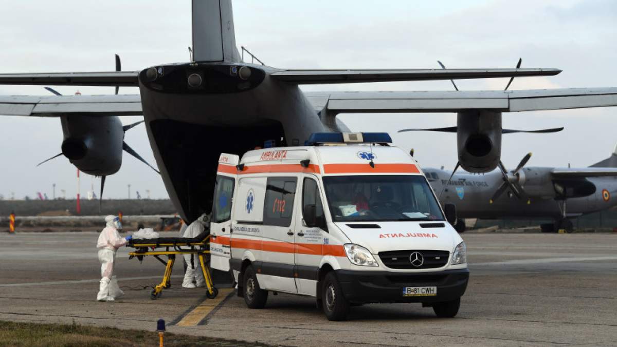 Trei pacienţi cu COVID-19 în stare gravă au fost transferați de urgență pe cale aeriană de la Bucureşti la Târgu Mureş