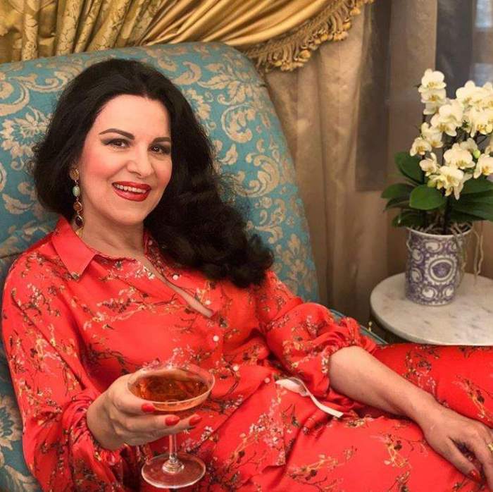 Angela Gheorghiu pe canapea