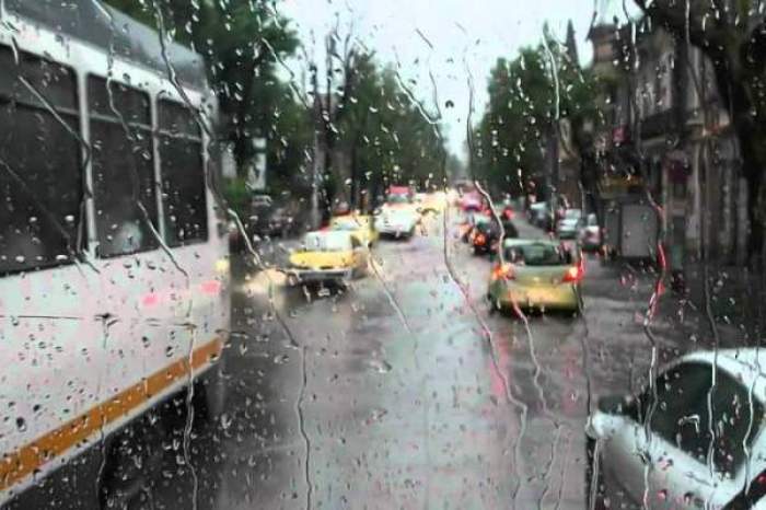 Vreme ploioasăîn trafic