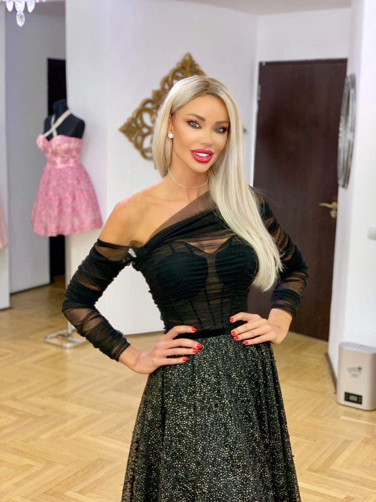 Bianca Drăgușanu a răbufnit pe Internet, după ce a fost acuzată că ar purta haine fake. Cum s-a apărat blondina: “Eu muncesc pentru banii mei și nu am vicii”