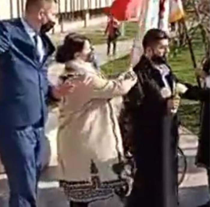 Cum s-a îmbrăcat Niculina Stoican la înmormântarea lui Petrică Mâțu Stoian. Interpreta de muzică populară a surprins pe toată lumea / FOTO