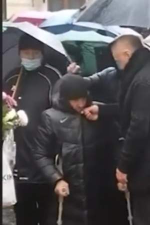 Gigi Becali, gest de milioane pentru un om al străzii. Și-a dat haina jos și i-a oferit-o, în văzul tuturor / FOTO
