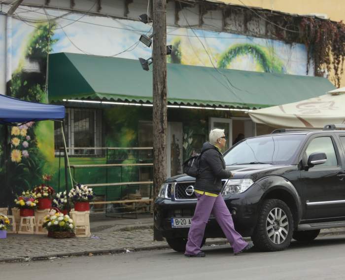 Monica Anghel, surprinsă în timp ce își achiziționa lenjerie intimă. Vedeta a profitat din plin de reduceri /PAPARAZZI