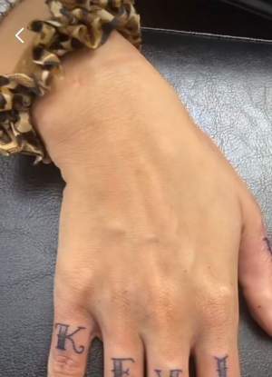 Narcisa Moisa, tatuaj special pentru copiii ei. Ce și-a scris celebra manelistă pe ambele mâini: ”Nu mă opresc aici” / FOTO