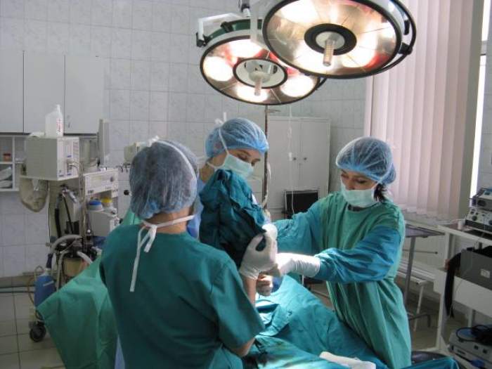 Un pacient a fost operat pe partea greşită a capului, la Deva. Rudele acuză cadrele medicale de malpraxis
