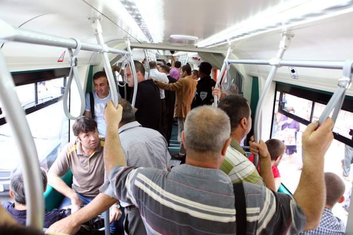 Călătorii dintr-un autobuz din București au fost amenințați cu briceagul de către un bărbat beat. Pasagerii au cerut ajutorul jandarmilor