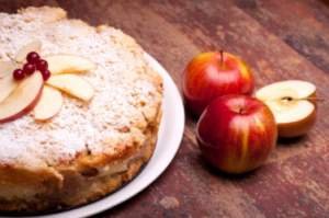 Prăjitură rapidă cu mere fără blat. Rețeta celui mai simplu desert cu fructe