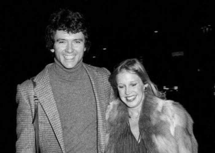 Cine a fost Carlyn Rosser, soția lui Patrick Duffy, și cum arăta în tinerețe. Este femeia pentru care s-a convertit la budism