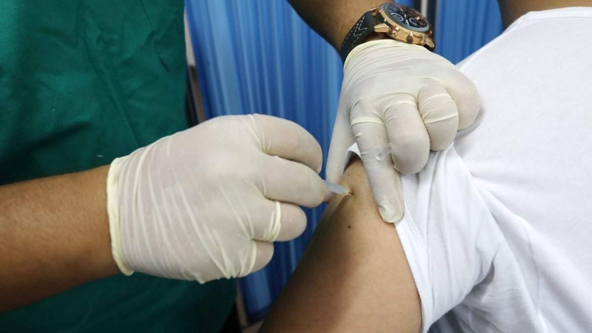 Tot mai mulți români se vaccinează. România a depășit pragul de 7 milioane de persoane vaccinate cu schema completă
