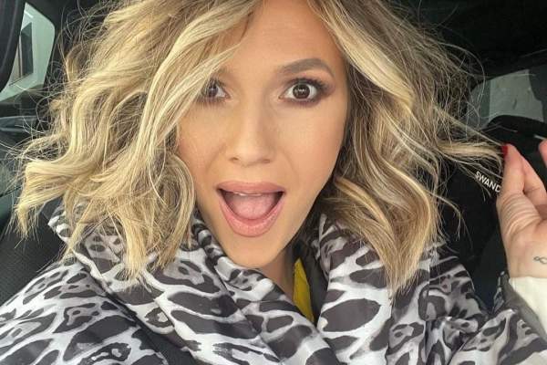 Adela Popescu, mărturisiri șocante pe Instagram. Prezentatoarea TV și-a luat fanii prin surprindere: "Schimb iubiții ca pe sosește" / FOTO