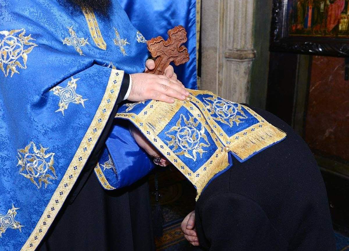 Preot Italia Trei români au păcălit un preot și l-au convins să le dea 480.000 euro, în Italia. Îl copleșeau cu povești extrem de emoționante