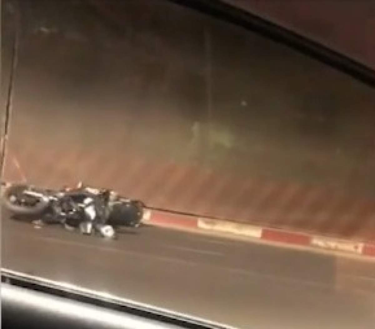 Un tânăr motociclist a murit, după ce a intrat într-un stâlp de beton din Pasajul Unirii. Impactul a fost fatal