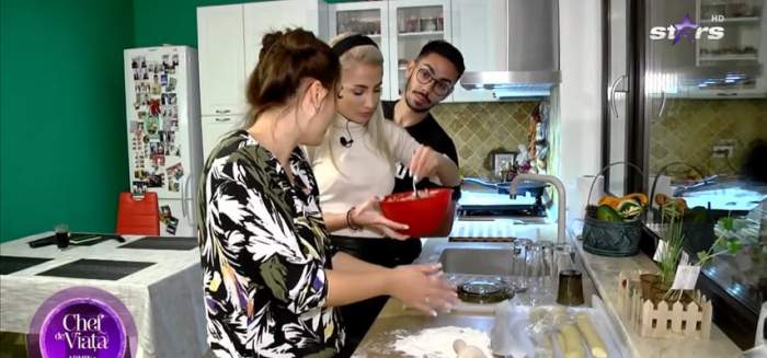 Armin Nicoară și Claudia Puican s-au apucat de gătit. Cum s-au descurcat cei doi artiști în bucătărie / VIDEO