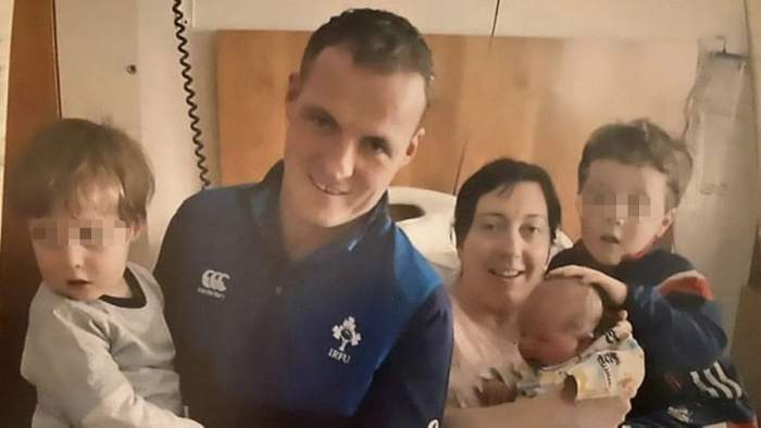 O mamă și bebelușul său au murit într-o maternitate din Irlanda. Femeia a suferit o criză epileptică și s-a prăbușit peste copil