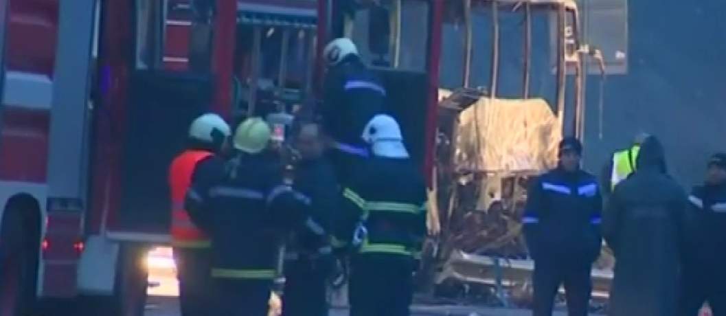 ”Este vina șoferului”. Primele reacții după tragedia din Bulgaria, unde 45 de copii și tineri au murit carbonizați într-un autobuz / FOTO