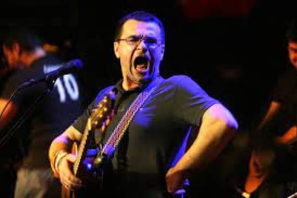 Cine este soția artistului Mihai Mărgineanu. Cântărețul face dezvăluiri: ,,Rochia de mireasă i-au făcut-o colegele"