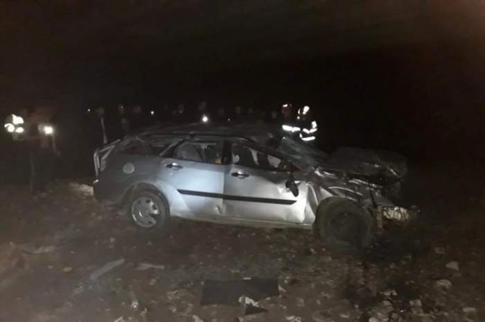 Un bărbat a murit după ce mașina în care se afla s-a răsturnat de pe un pod, în Suceava. O altă victimă a avut nevoie de îngrijiri