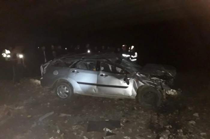 Un bărbat a murit după ce mașina în care se afla s-a răsturnat de pe un pod, în Suceava. O altă victimă a avut nevoie de îngrijiri