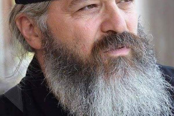 Cine este părintele Calistrat Chifan, atât de popular pe rețelele sociale