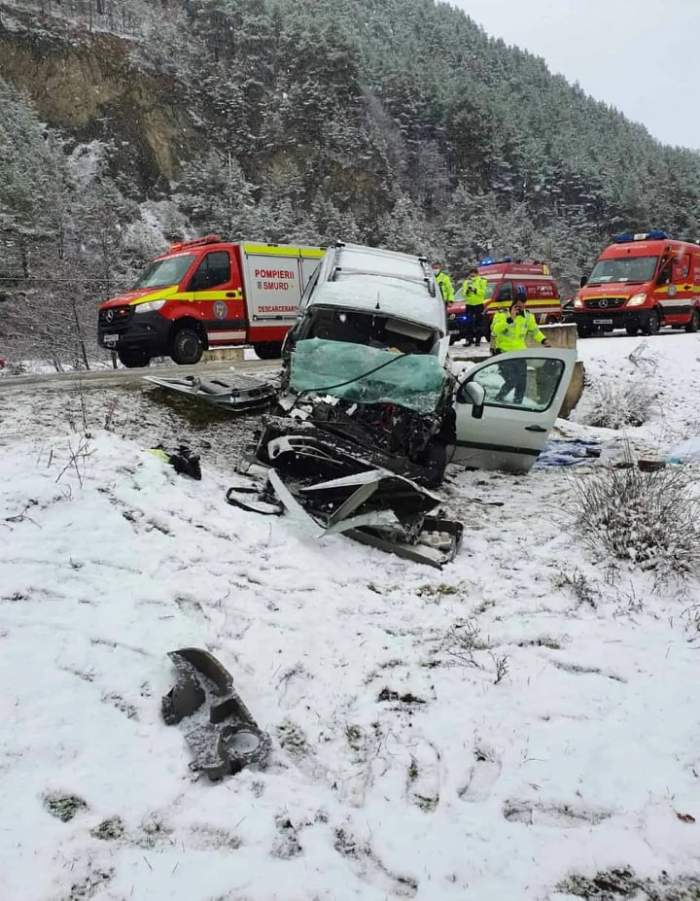 Accident mortal în Sibiu! Două persoane și-au pierdut viața, după ce un autoturism și un autobuz s-au izbit frontal