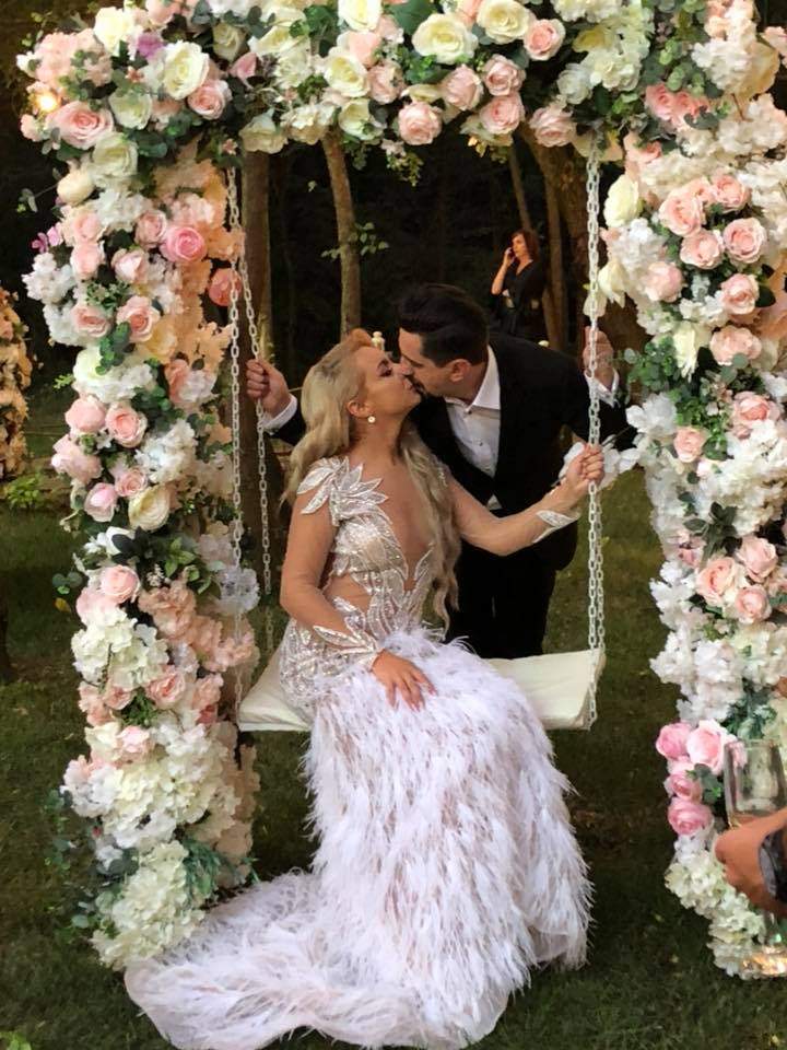 Cum a arătat Eliza Natanticu la nunta ei cu Cosmin. Concurenta de la Asia Express, în rochie de mireasă / FOTO