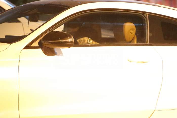 Adrian Mititelu Jr., sărut pătimaș cu o brunetă focoasă în mașină! Juniorul patronului FCU, prins în fapt de paparazzii Spynews / PAPARAZZI