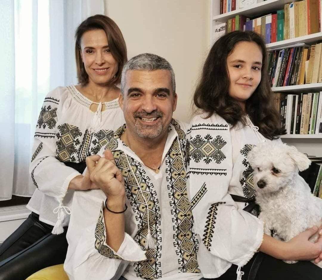 Aurelian Temișan, fotografie de colecție cu familia. Cum s-a pozat alături de partenera de viață și fiica lor / FOTO