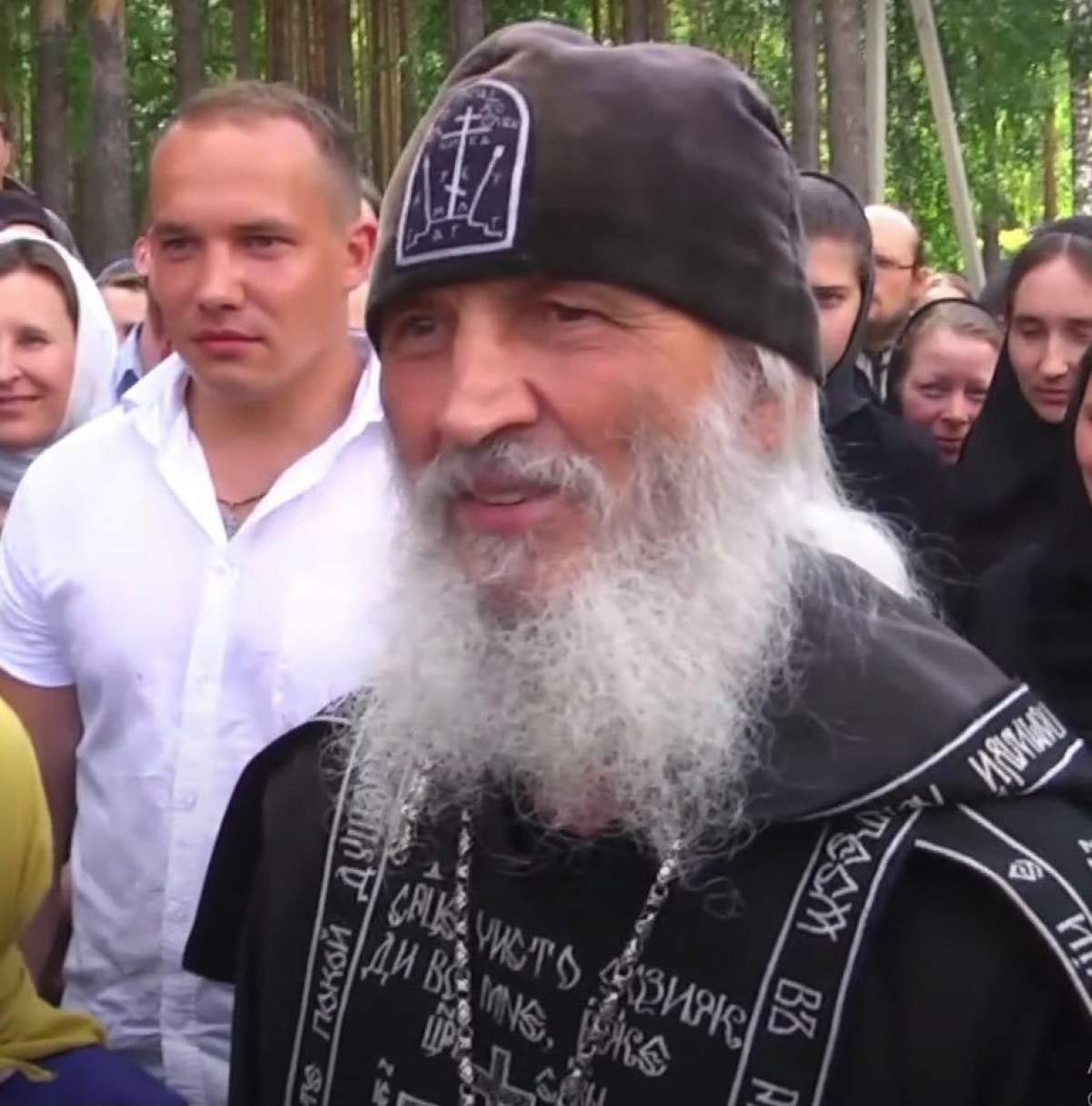 Un călugăr ortodox a fost condamnat la închisoare, după ce a negat existența virusului COVID-19