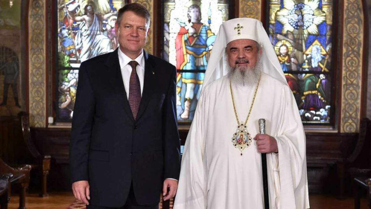 Patriarhul Daniel și Klaus Iohannis Patriarhul Daniel este vaccinat cu schema completă împotriva COVID-19. Chiar președintele țării, Klaus Iohannis, l-a dat de gol
