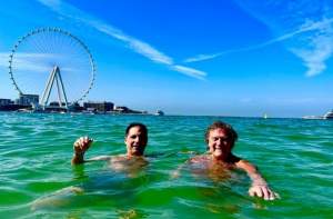 Imagini de senzație cu Dan Negru și Florin Piersic la piscină, în Dubai. Prezentatorul pregătește surprize de sărbători / VIDEO