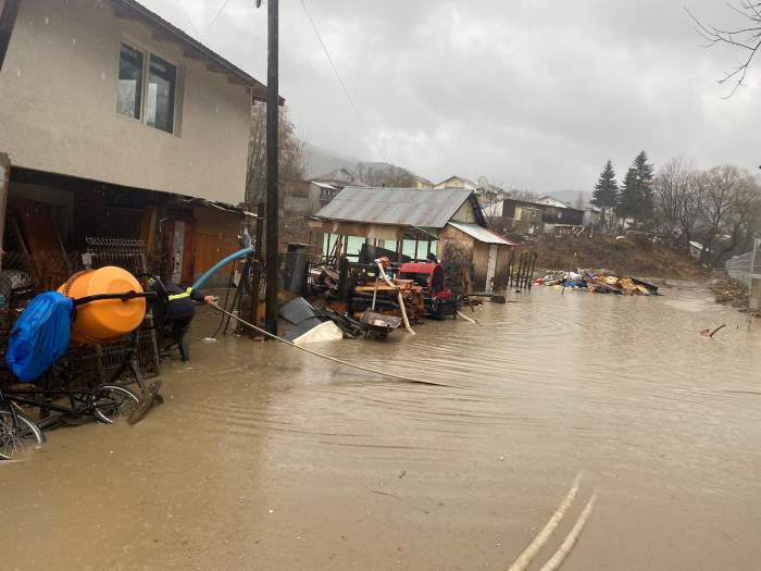 inundație într-o localitate