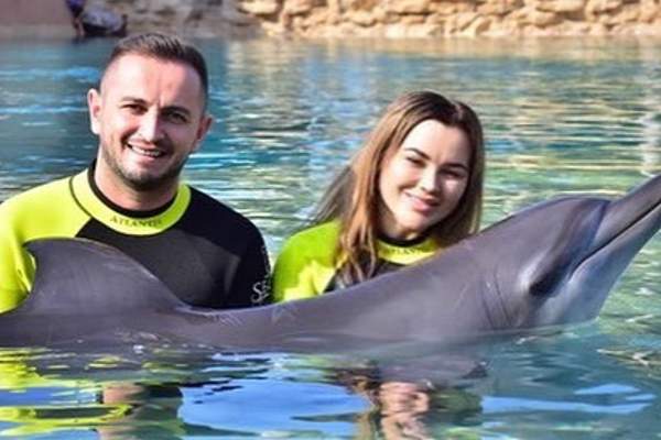 Carmen de la Sălciua, surpriză uriașă în vacanța din Dubai. Ce cadou i-a făcut Marian Corcheș, iubitul ei, în camera de hotel