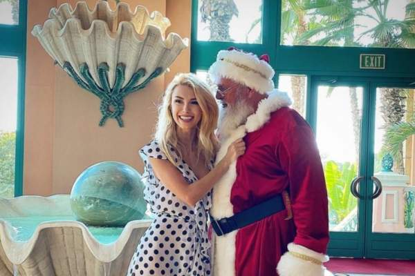 Cum s-a fotografiat Andreea Bălan alături de Moș Crăciun. Vedeta se află în vacanță, în Dubai: "Voi primi tot ceea ce îmi doresc" / FOTO
