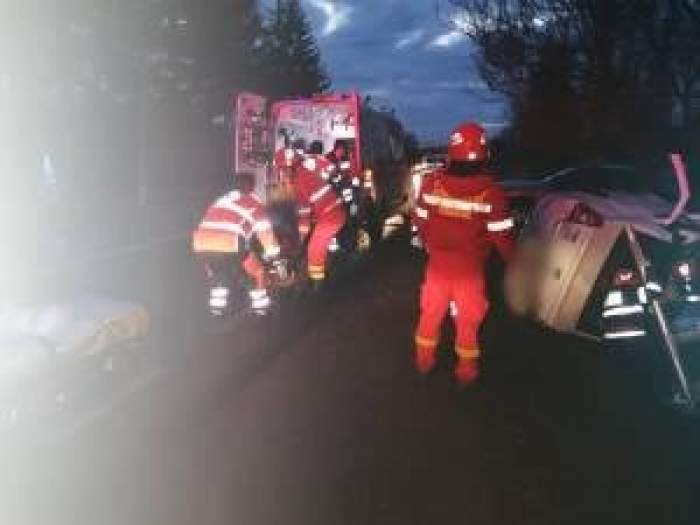 Accident grav în Suceava, în această dimineață! O persoană a murit, iar alta a fost rănită în urma coliziunii dintre un autoturism și o ambulanță