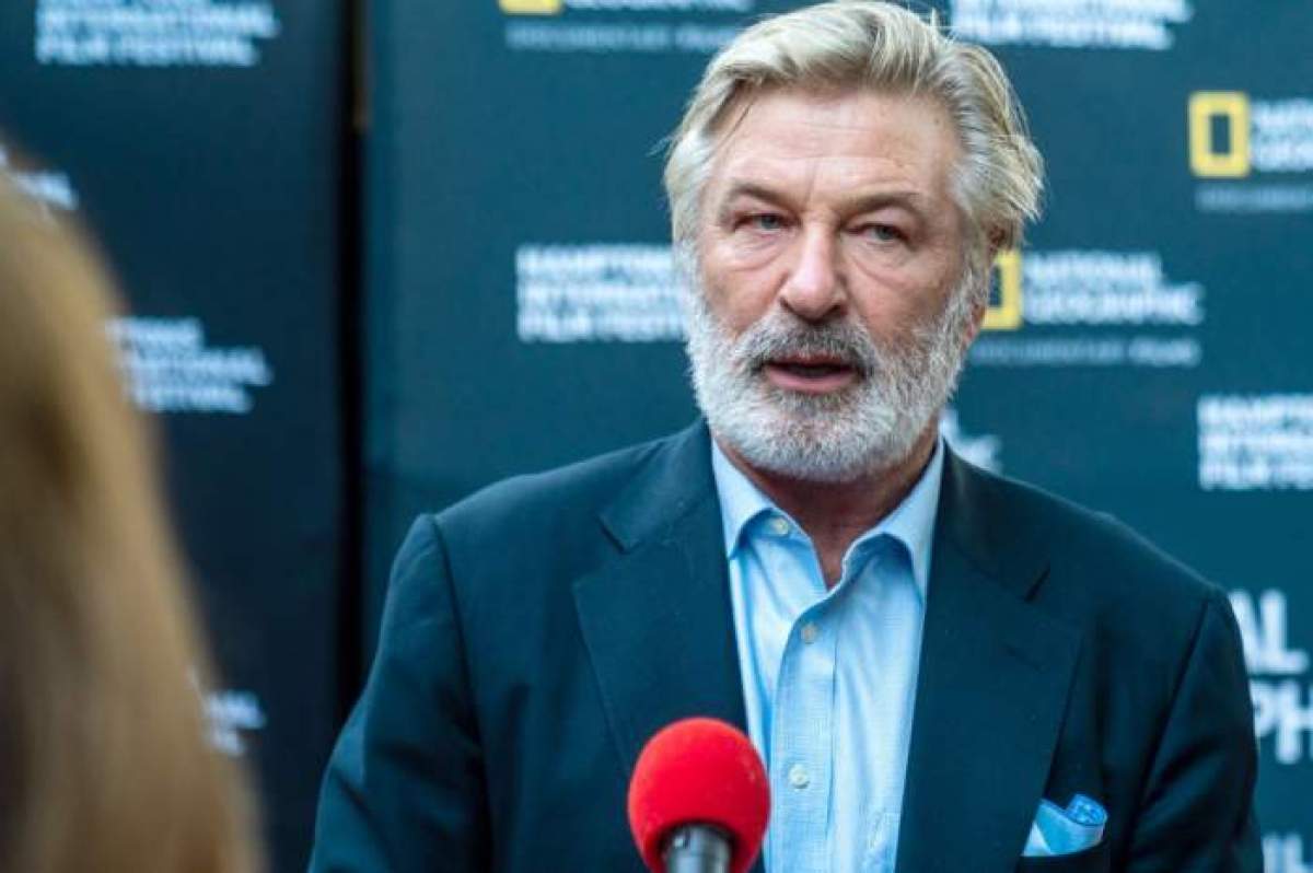 Mandat de confiscare și percheziție pentru telefonul lui Alec Baldwin, după incidentul tragic de pe platoul de filmare. Actorul a refuzat până acum să îl predea