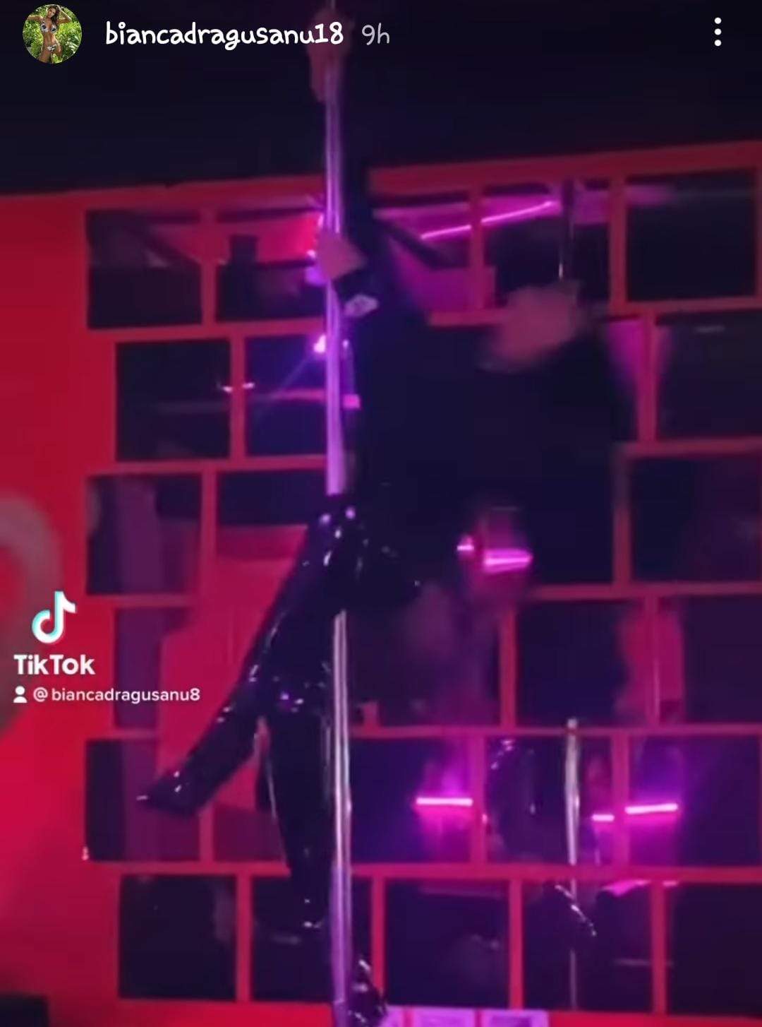 Bianca Drăgușanu s-a lăsat filmată în timp ce dansa la bară. Fanii au fost luați prin surprindere / FOTO