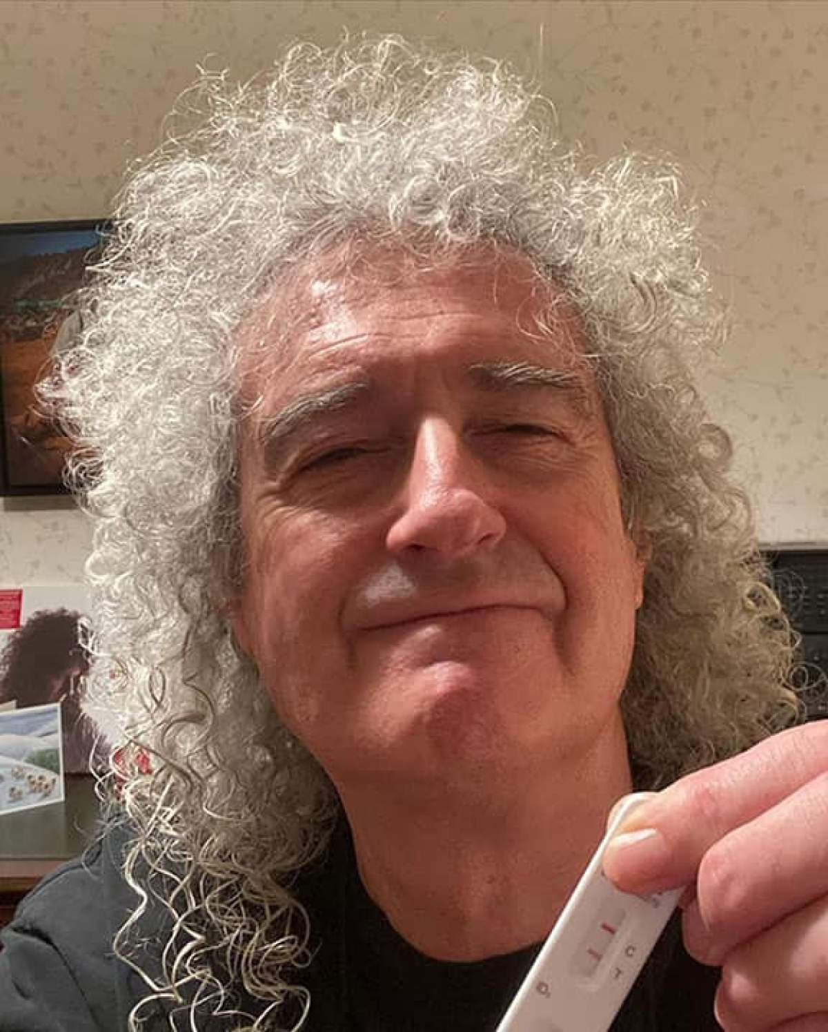 Brian May a fost testat pozitiv cu COVID-19. Chitaristul trupei Queen nu a purtat masca de protecție la o petrecere