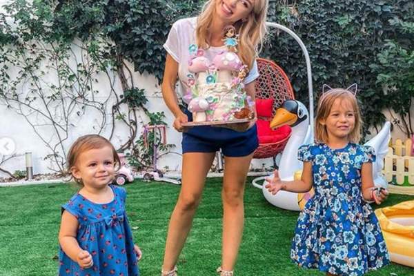 Andreea Bălan, momente unice cu cele două fetițe ale sale. Cum le-a surprins artista: "Le las să se mâzgălească" / FOTO