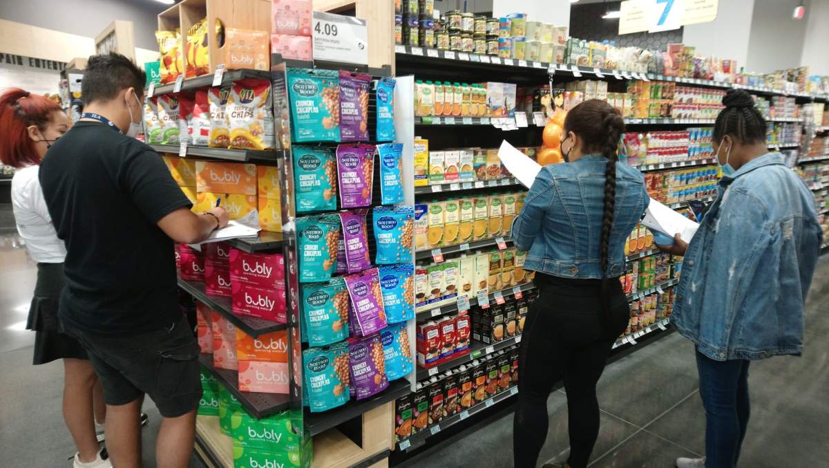Supermarket Belgia Un român a fost condamnat la închisoare în Belgia, deoarece s-a plimbat cu șlițul desfăcut într-un supermarket: ”Trebuia să urinez”