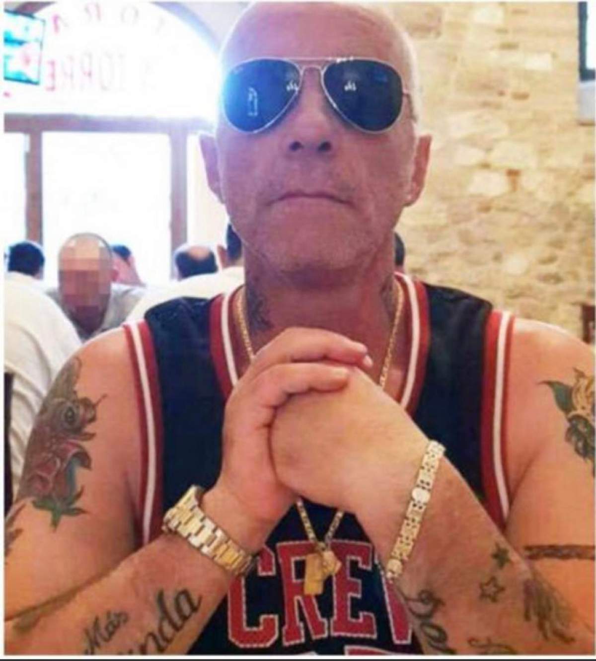 Bărbatul a fost lovit și înjunghiat