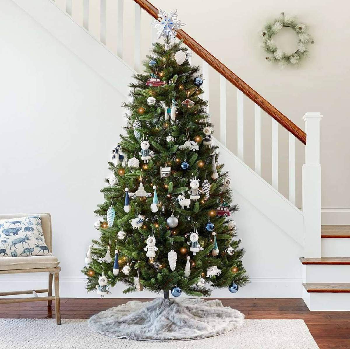 Brad împodobit Idei de împodobit bradul pentru Crăciunul 2021. Culori care se poartă și modele din care să te inspiri