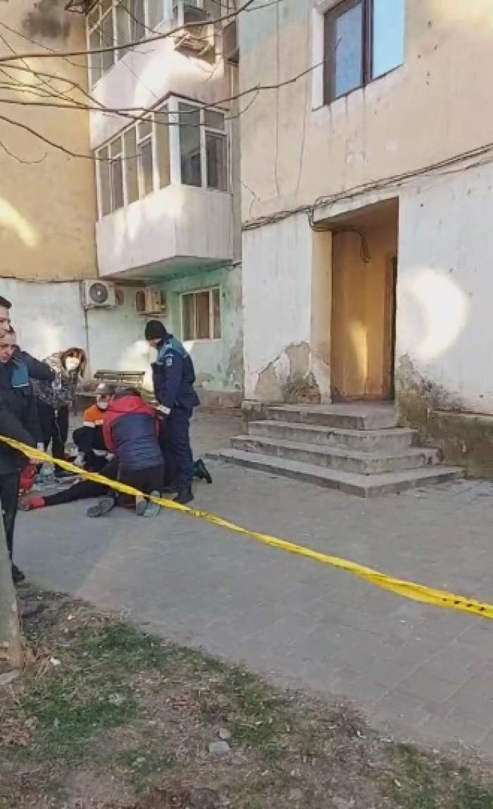 O femeie a fost împușcată în cap de către iubitul ei, în plină stradă, în Mehedinți. Întreaga scenă s-a petrecut sub privirile copiilor ei / FOTO