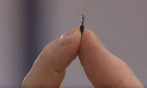 Microcip implantat în piele, pe post de certificat COVID. Noua invenție realizată de o companie suedeză