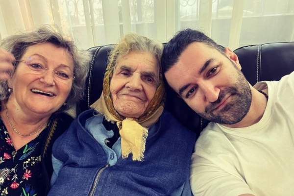 Smiley, imagine de colecție cu mama și bunica lui. Cum le-a surprins artistul: ”Dimineață magică”