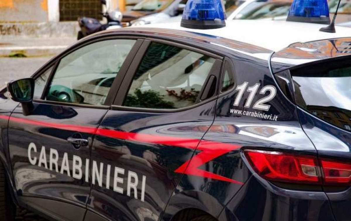 Un român din Italia a fost găsit mort în fața casei