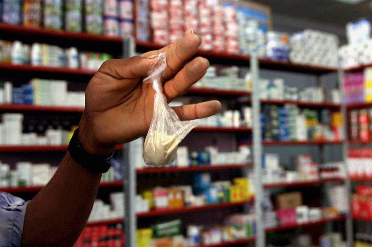 Cocaină Un bărbat i-a dat cocaină fetiței lui în vârstă de numai cinci ani. Copila a ajuns de urgență la spital, fiind intoxicată