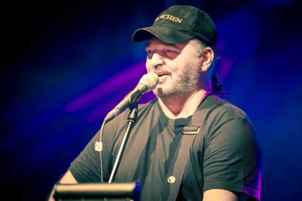 Drama suferită de Victor Socaciu. Regretatul cântăreț a trăit cu rinichii unei fetițe de 10 ani, în urma unui transplant