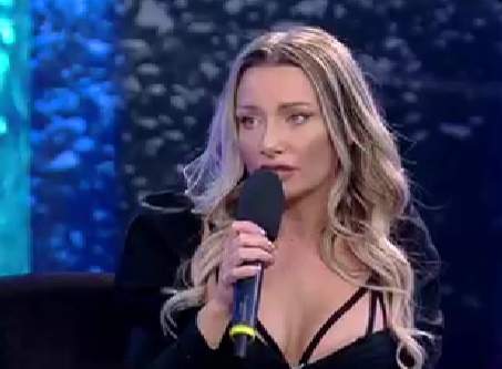 Cum e viața Ramonei Ilie dincolo de pupitrul știrilor. Prezentatoarea de la Antena Stars, mărturisiri exclusive la Xtra Night Show: ”Mă întrebam dacă o să fiu o mamă bună” / VIDEO