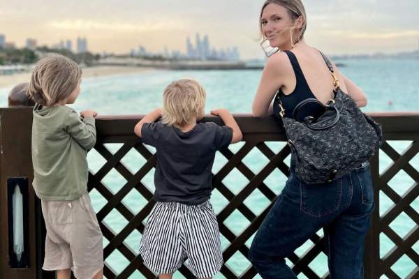 Adela Popescu, imagini de colecție din vacanță. Prezentatoarea TV a plecat in Dubai alături de Radu Vâlcan și copiii lor / FOTO